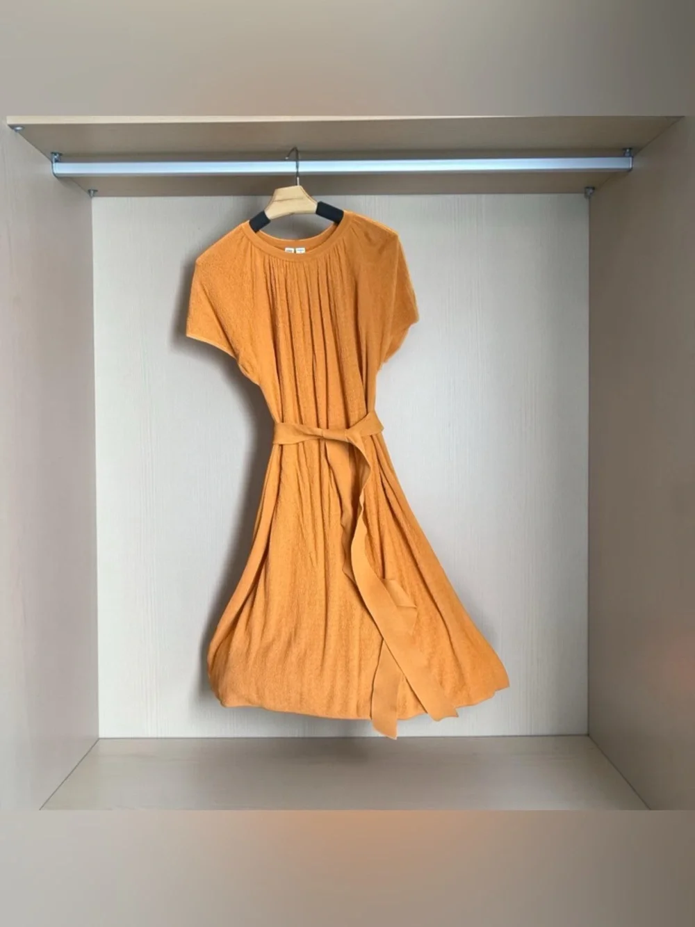 Uniqlo Women's Short-Sleeve Belted Midi Dress in Mustard Yellow 💛 - Picture 3 of 7